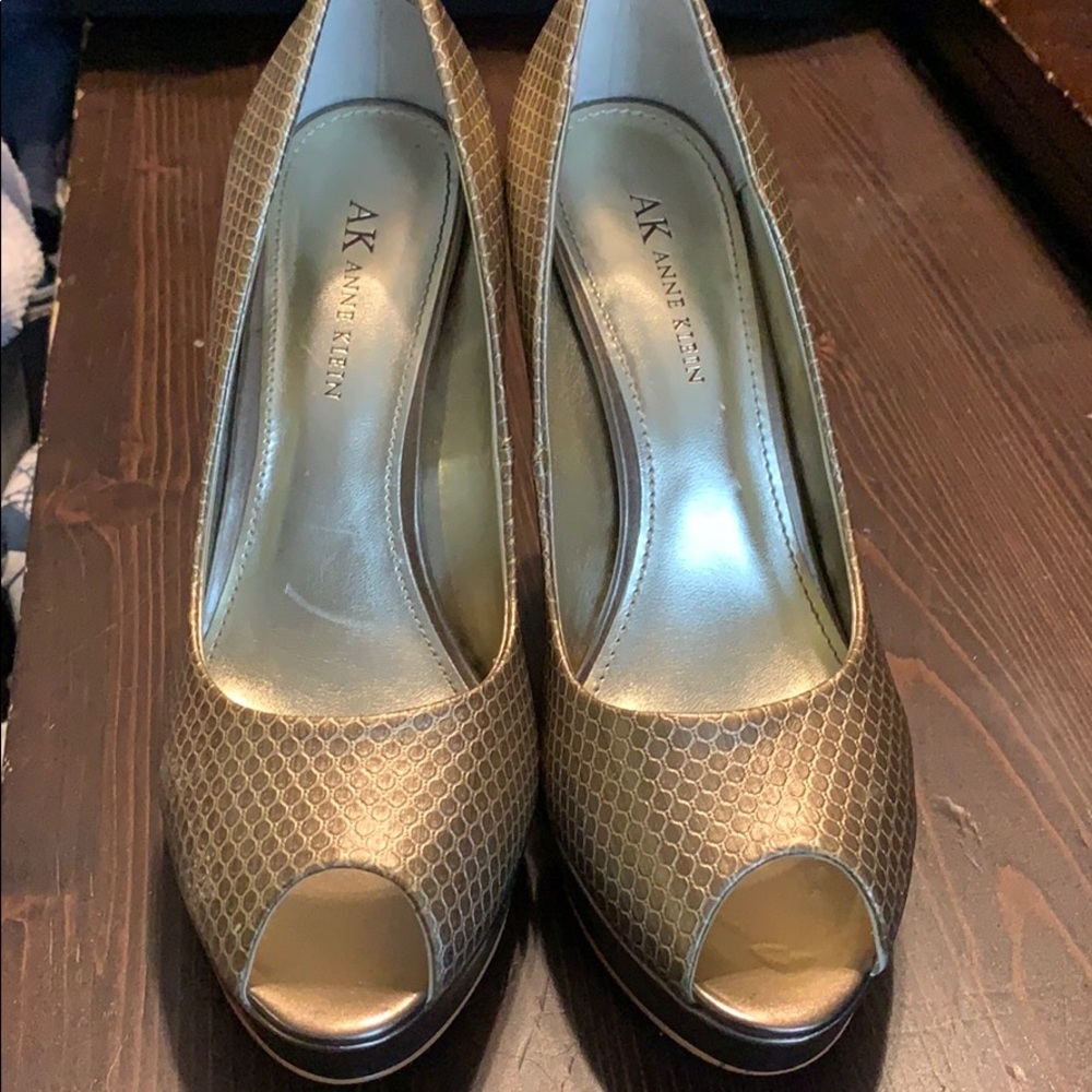 Anne Klein Peep Toe Gold Heels
